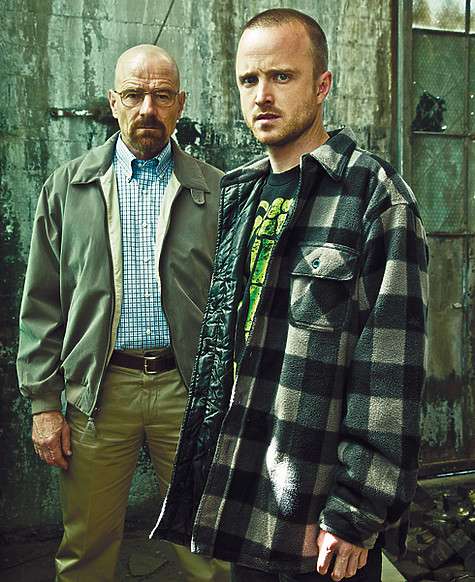 Сериал «Во все тяжкие», в котором Аарон Пол составил актерский дуэт с Брайаном Крэнстоном в роли учителя химии, занявшегося торговлей наркотиками, вошел в Книгу рекордов Гиннесса, как «сериал с самым высоким рейтингом». Фото: материалы пресс-служб.