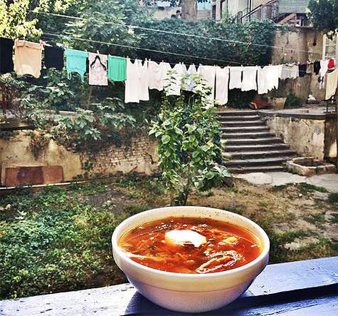 Кулинарные старания Анфисы Чеховой оценил не только ее супруг, но и поклонники, которые попросили поделиться рецептиком борща. Фото: Instagram.com/achekhova.