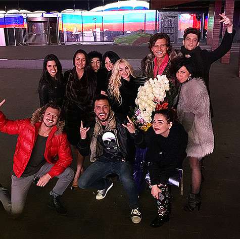 Среди приглашенных гостей была Ольга Потапова (блондинка), роман с которой приписывают Прохору. Фото: Instagram.com/p_shalyapin.