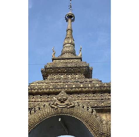 Некоторые из храмов - довольно живописны и не похожи на те, которые есть у нас на Пхукете.