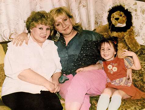 На этом фото – семейная идиллия, но на самом деле Настя была частым свидетелем ссор мамы и бабушки. Фото: личный архив Анастасии Голуб.