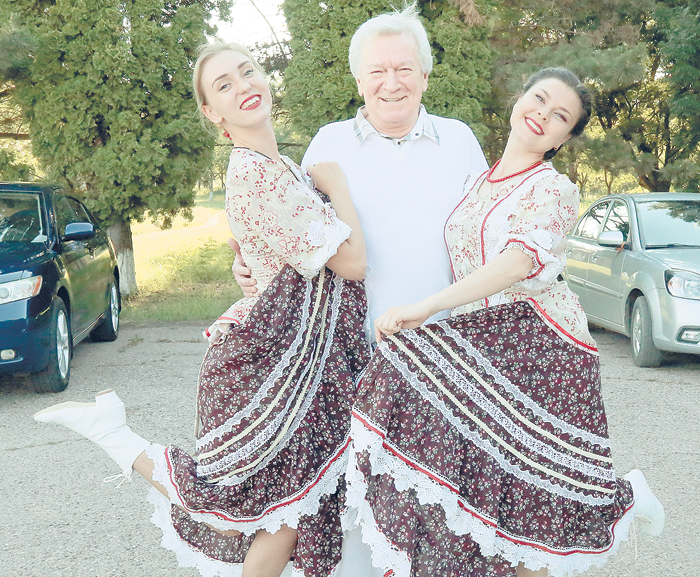 Аристарх Ливанов очаровал казачек