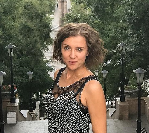 Ксения Алферова едва не упала в воды Дона