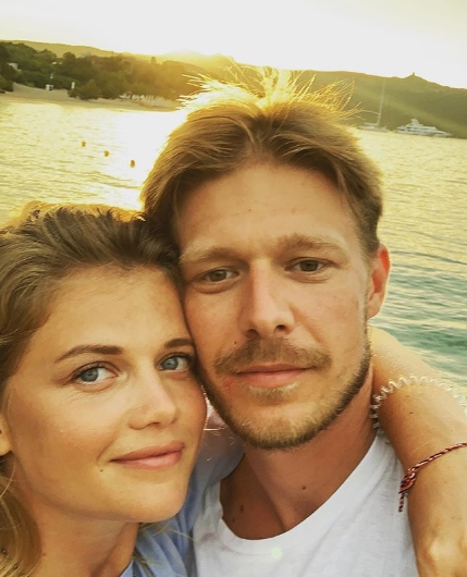 Мария Ивакова и Никита Ефремов впервые вышли в свет вместе