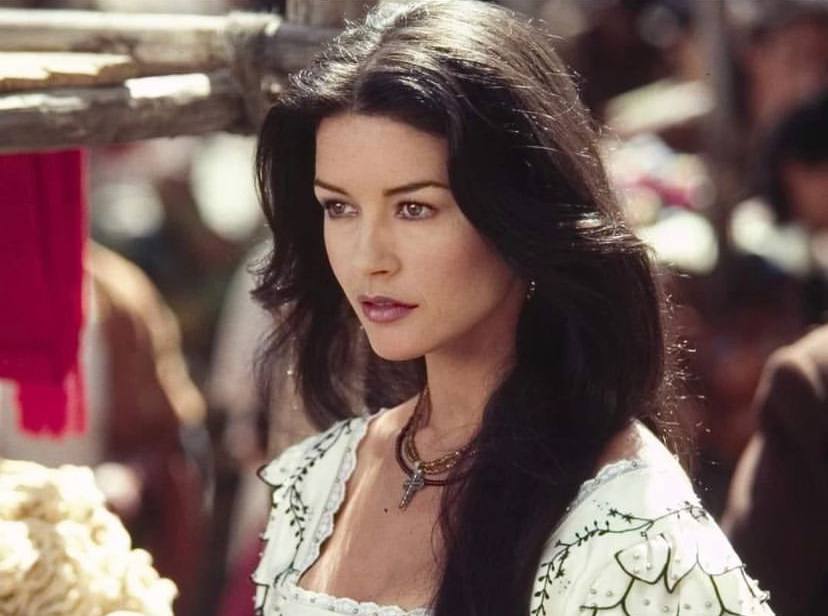 Дочь Кэтрин Зеты-Джонс повторила образ матери на своем дне рождения