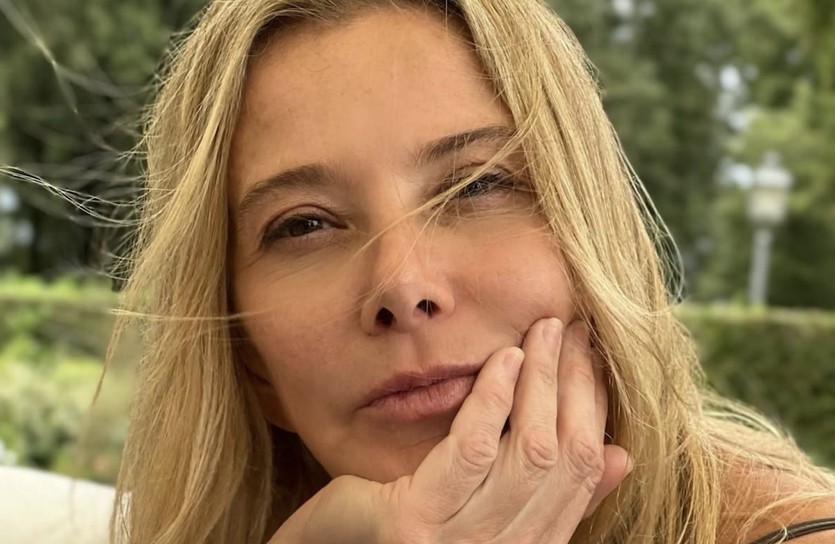 Высоцкую сравнили с Волочковой из-за снимка с бокалом и сигаретой