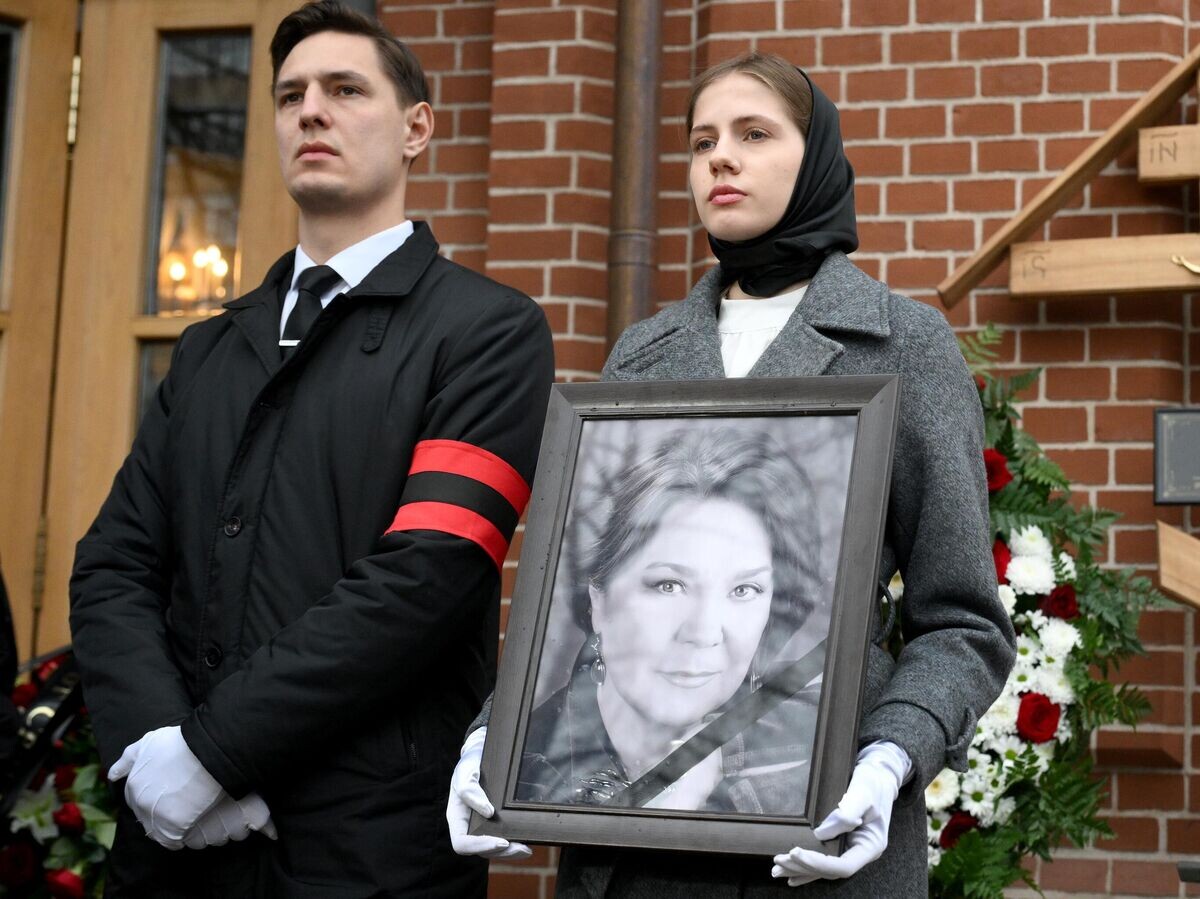 Уход целой эпохи: как в Москве прощались с Ларисой Голубкиной