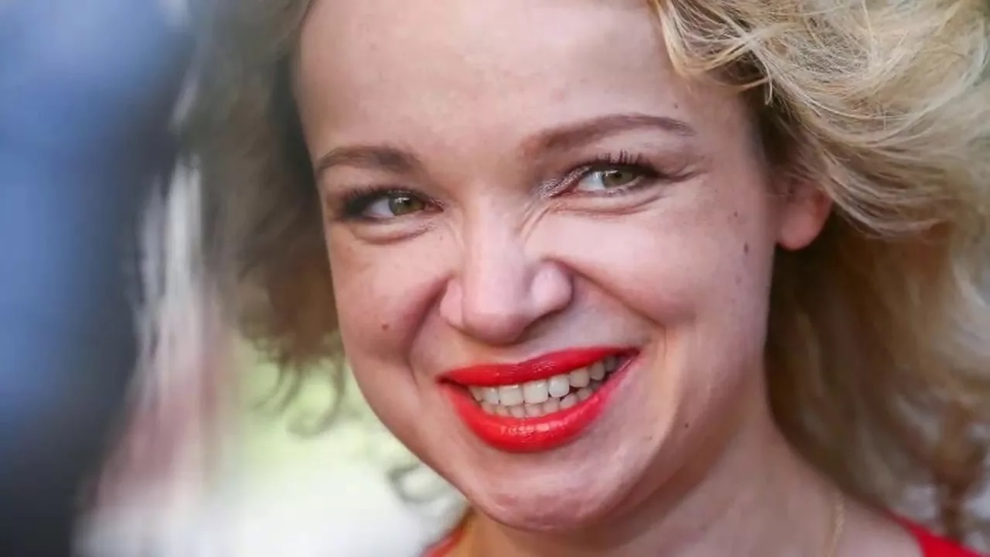 Вдова Джигарханяна родила в 46 лет и прокомментировала личность отца ребенка