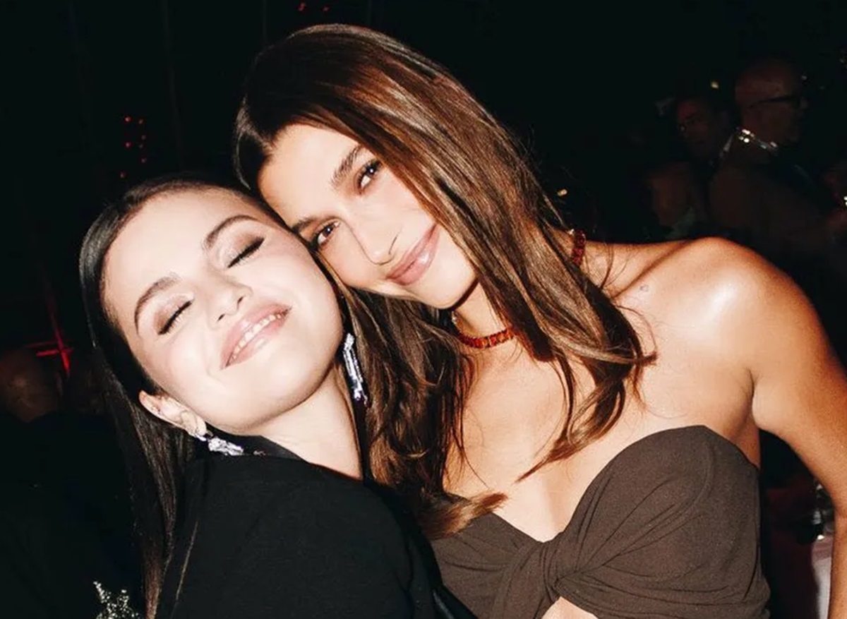 Селена и Хейли опять поссорились: девушки отписались друг от друга в соцсетях