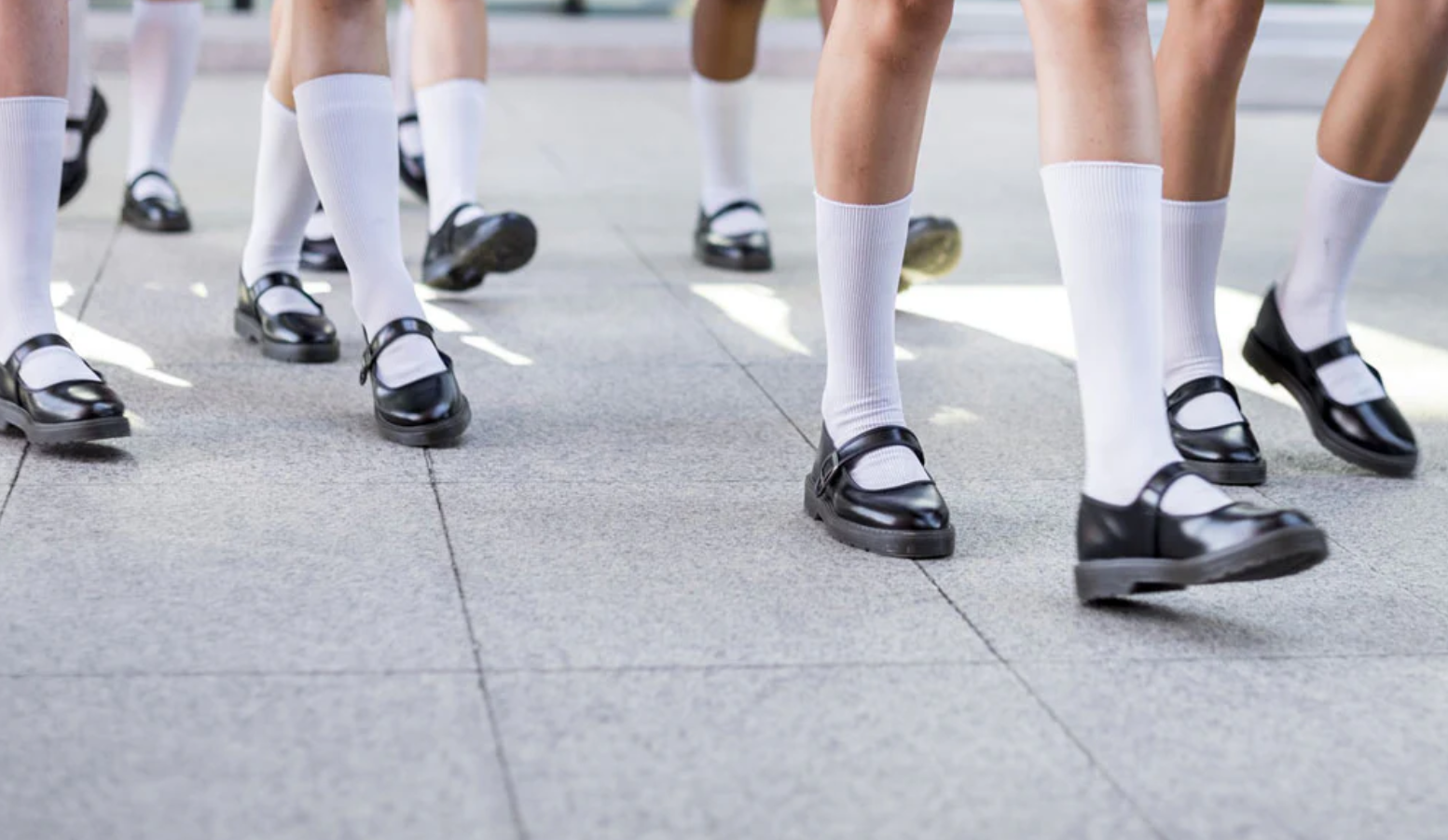 Туфли, кроссовки и сапоги: 5 моделей обуви, которые пригодятся в учебном году