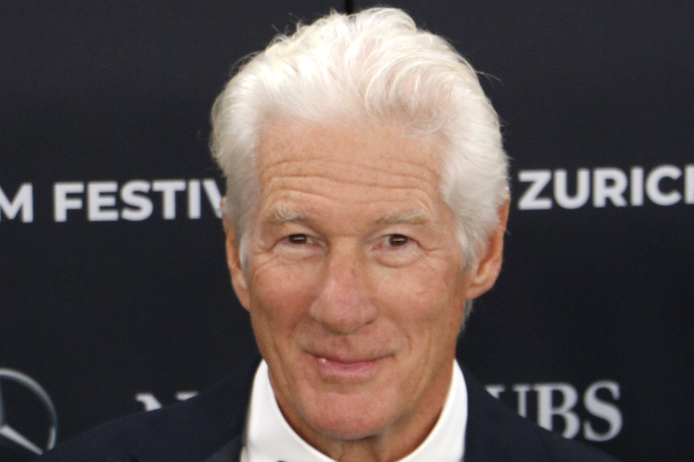 Ричард Гир не скрывает, что счастлив рядом с молодой супругой-испанкой