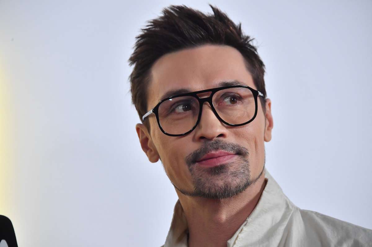 Ролевые игры: Билан заинтриговал фанатов совместным кадром с Гагариной