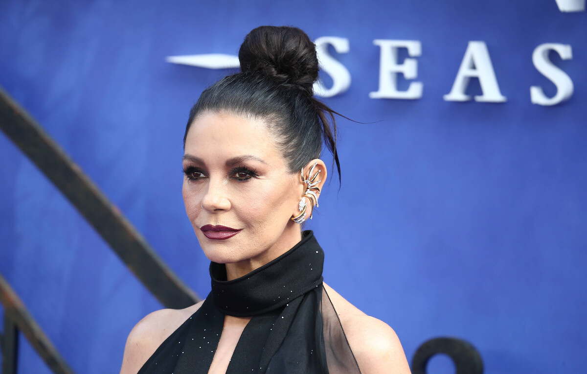 Кэтрин Зета-Джонс подверглась нападкам в Интернете из-за слов о 12-летнем фанате