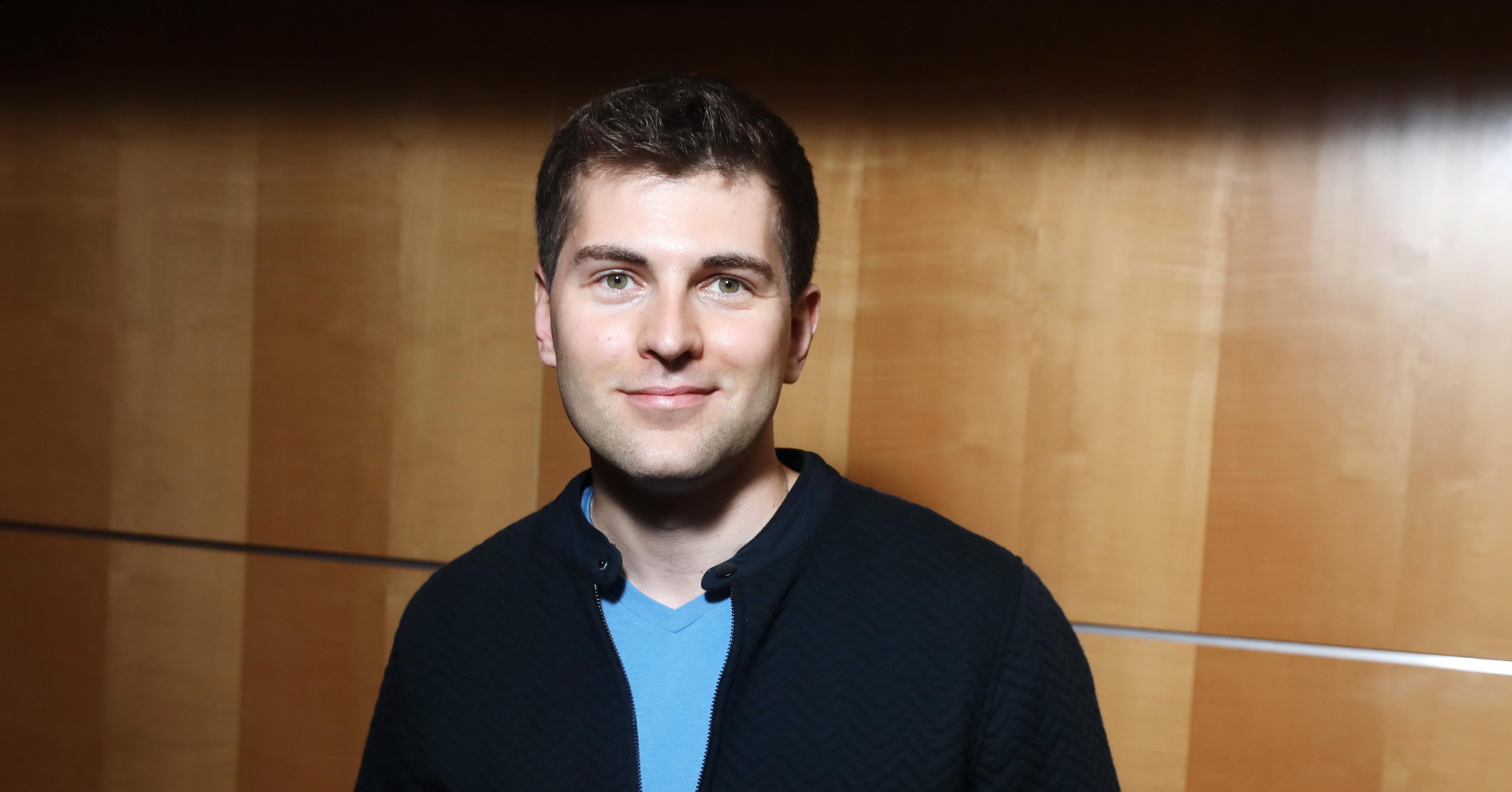 Александра кучеренко и дмитрий комаров свадьба. Сколько лет ведущему дмитрию. Дмитрий комаров мир наизнанку. Дмитрий борисов. Дмитрий комаров мир наизнанку.