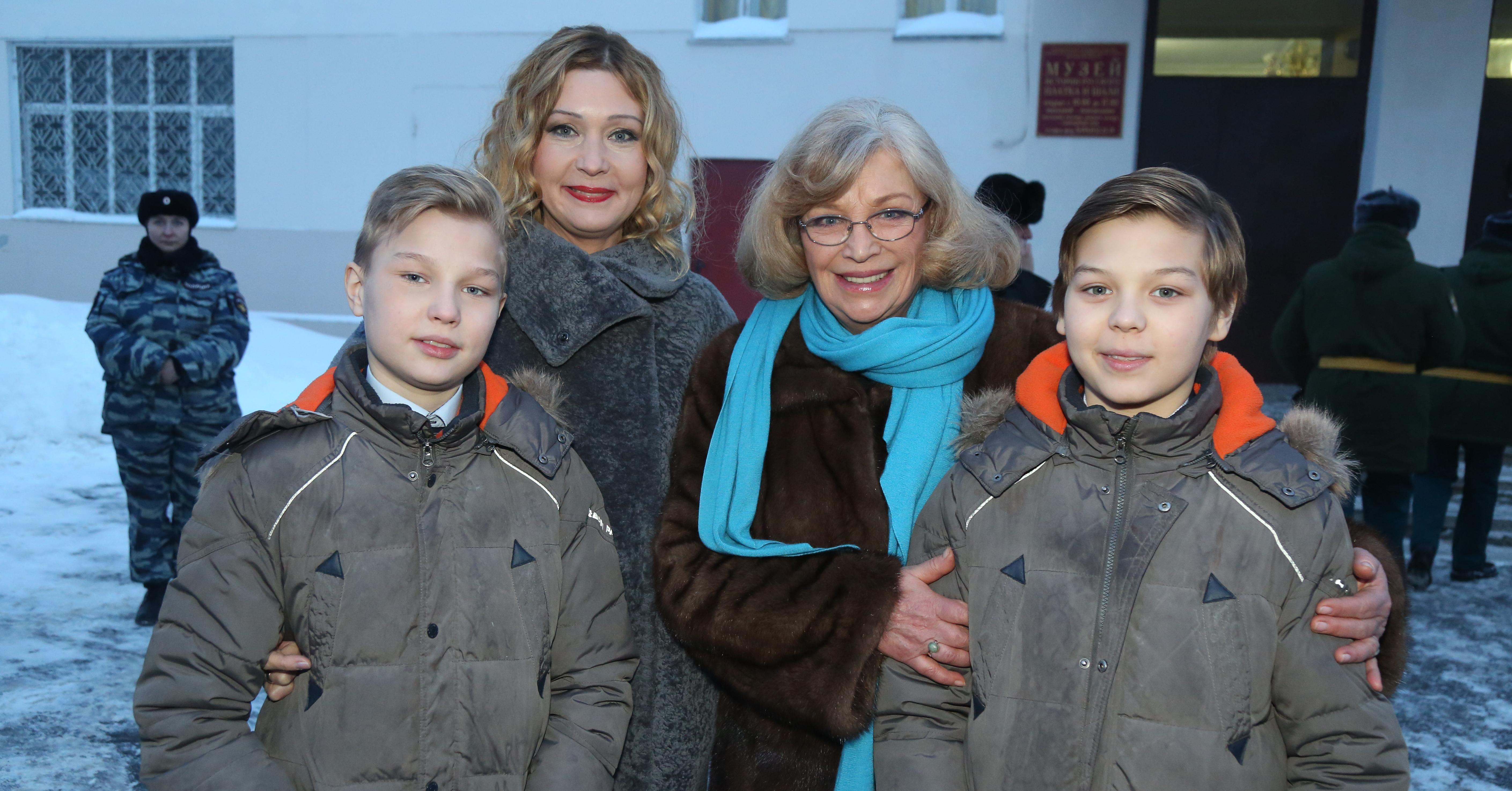 анна вячеславовна тихонова. анна тихонова дочь. анна вячеславовна тихонова дочь. сколько лет дочери тихоновой. анна вячеславовна тихонова дочь вячеслава тихонова.