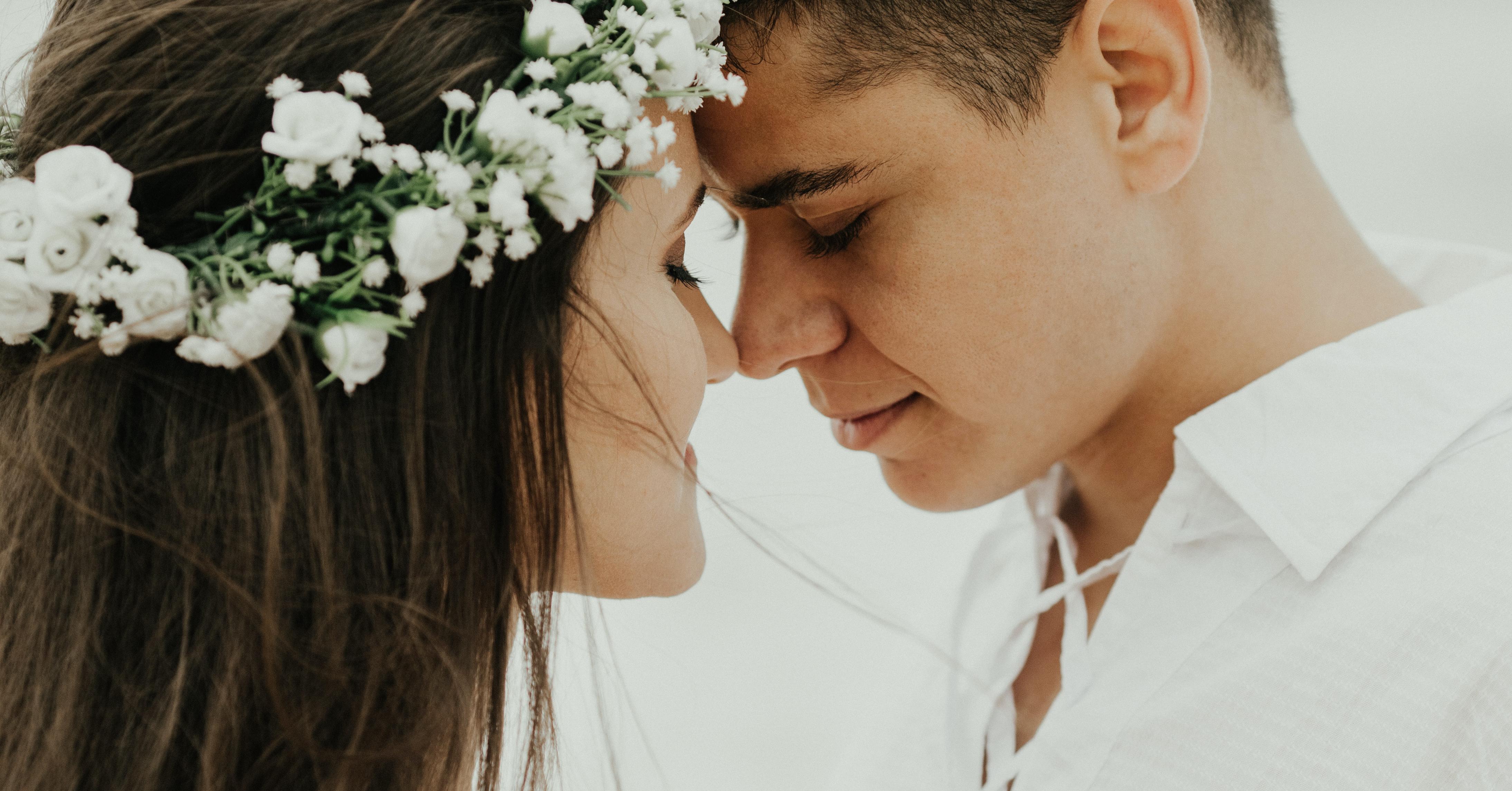 счастливая семья фото. брак несовершеннолетних. пара мечтает о ребенке. счастливая семья. бездетная семья.