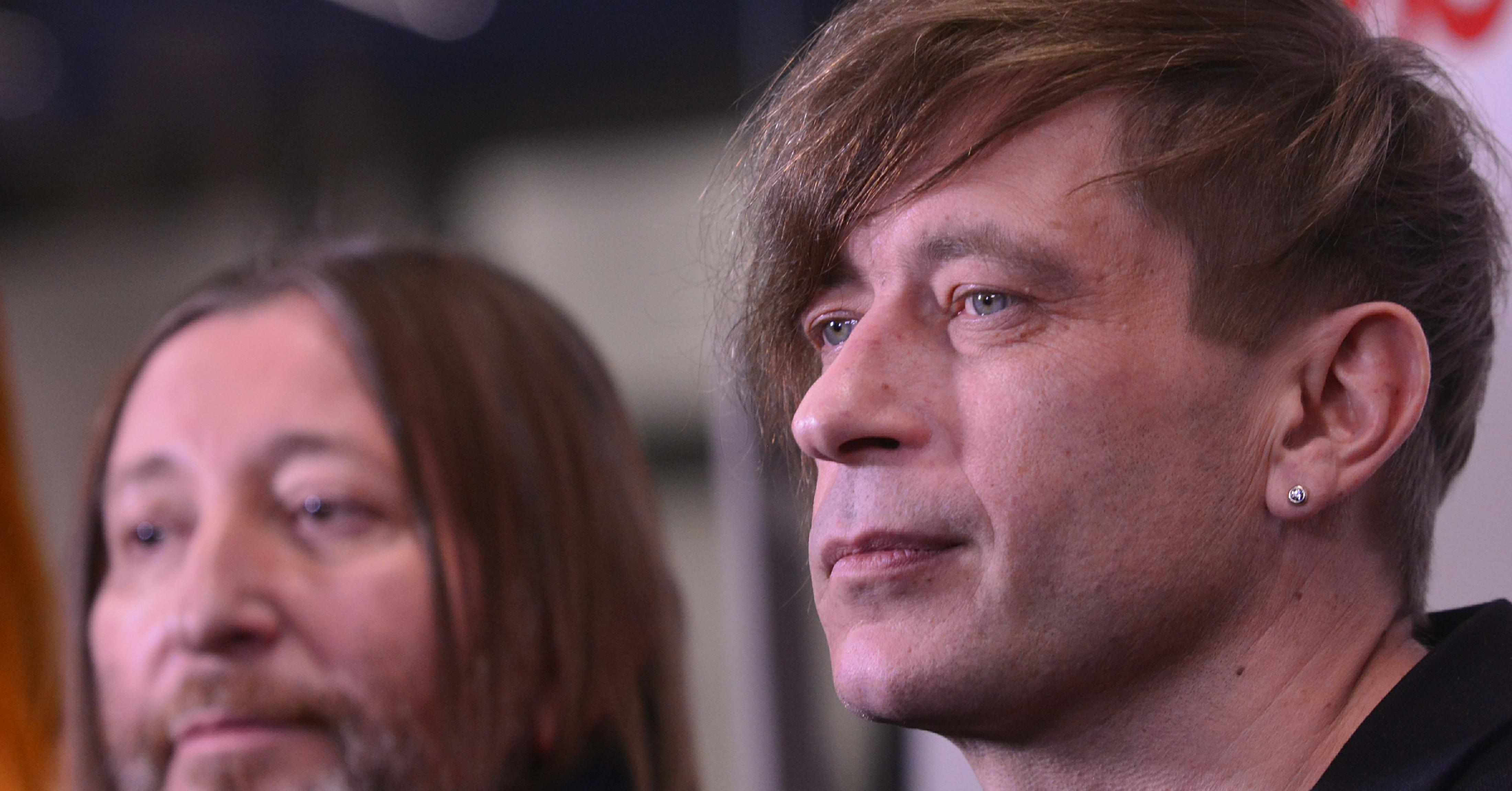 Вожак прайда львов. Лев с короной. Король лев 3 симба подросток. Классификация животных лев. Лев отдел.