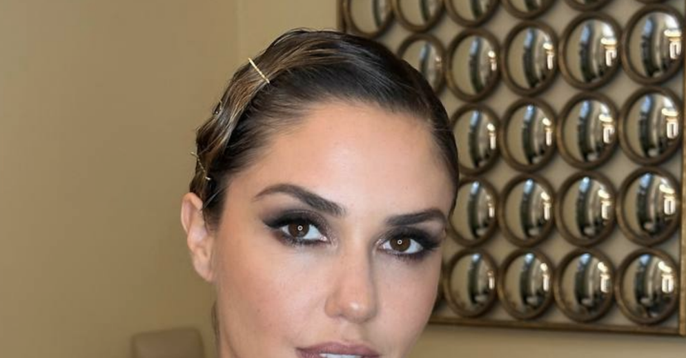 Оголившую живот Муцениеце призвали участвовать в конкурсе беременных