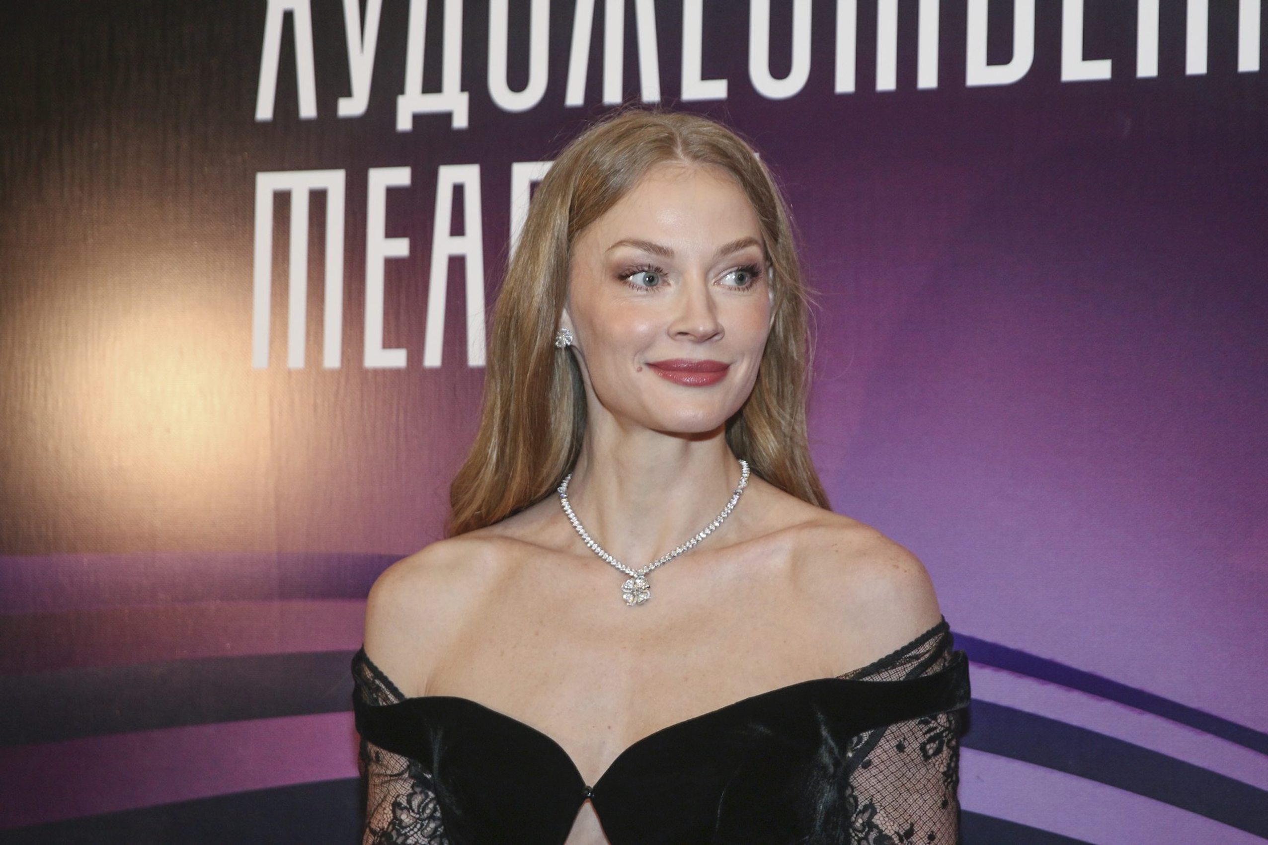 Бондарчук расцеловал гостей, Хабенский сравнил артистов с пловцами, Зудина, Шпица, Ходченкова впечатлили нарядами