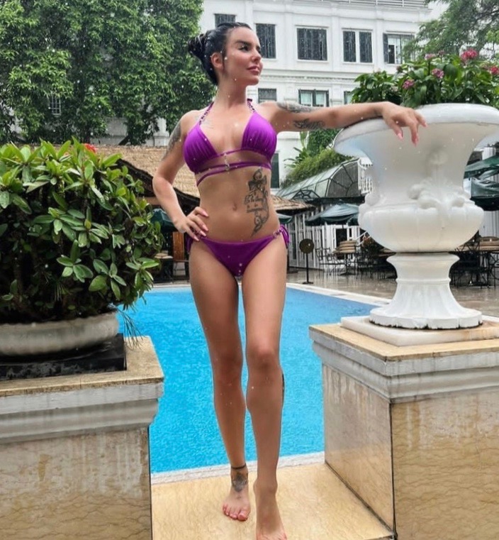 "Обожаю свое тело": откровенные фото Волковой, Глюкоzы, Галич, Бузовой и других