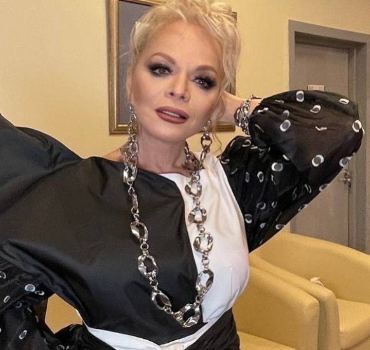 "По всем показателям мне лет 45": Лариса Долина отметила 68. Фото звезды разных лет