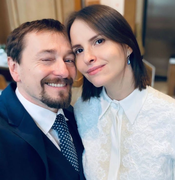 Волочкова в наряде невесты, Безруков с Матисон после венчания, Орлова дома с младенцем: фотофакты недели