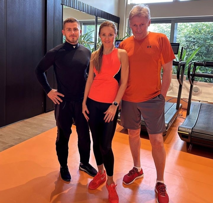 Муж Алексы тренирует Навку и Пескова, Бабкина налегает на вареники, Бородина показала "место силы": фотообзор недели