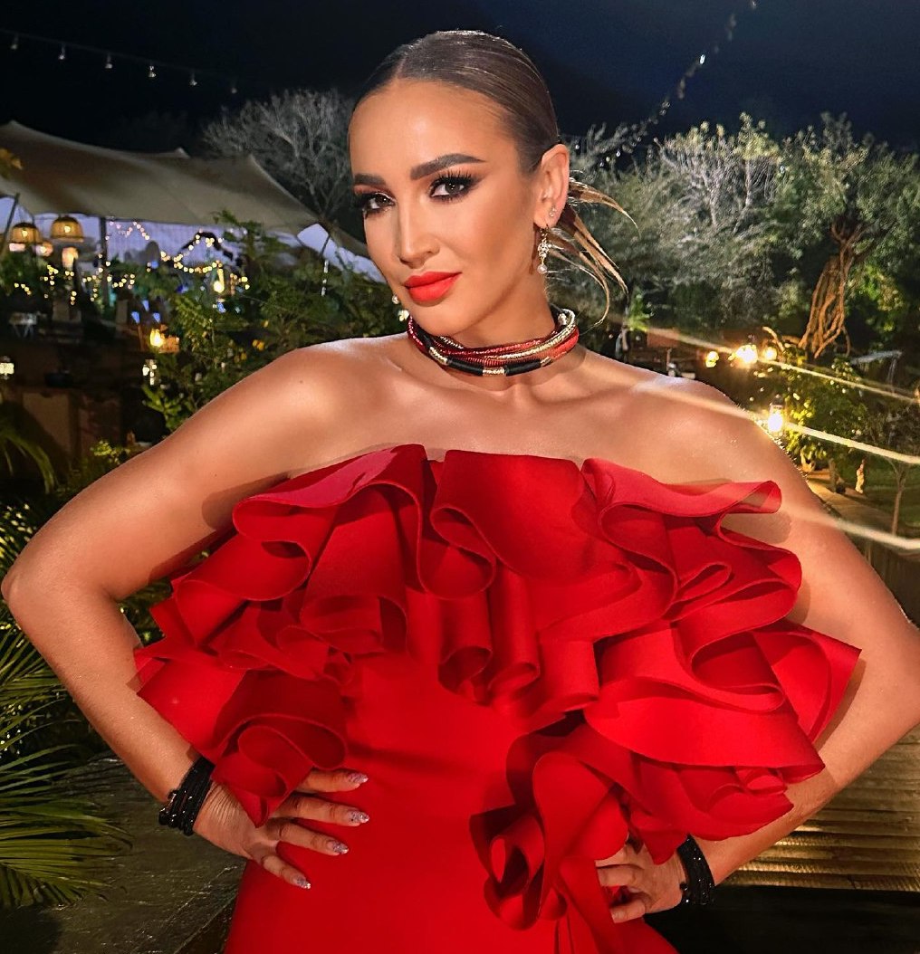 20 лет на ТВ: трансформация Бузовой и ее смешные мемы