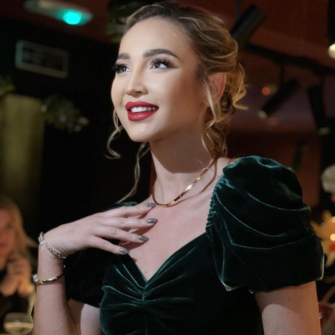 Банкет в честь 36-летия: Бузова вывезла лучших друзей в Сочи