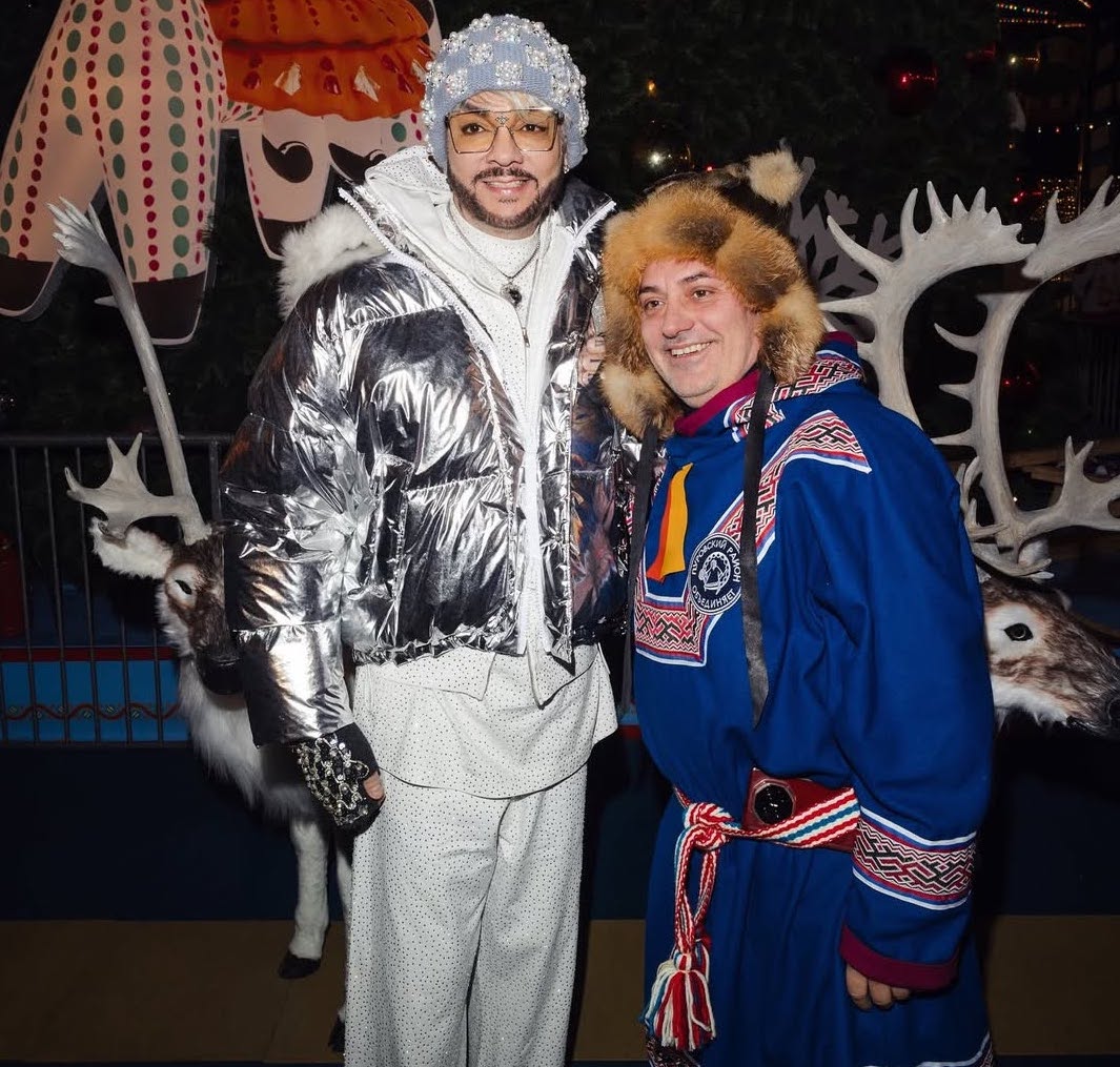 Киркоров в стразах, Навка в новой шубе: открытие катка в Москве