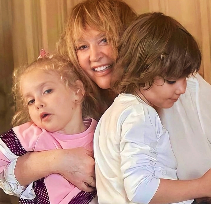 Пугачева показала подросших детей: как менялись Гарри и Лиза Галкины