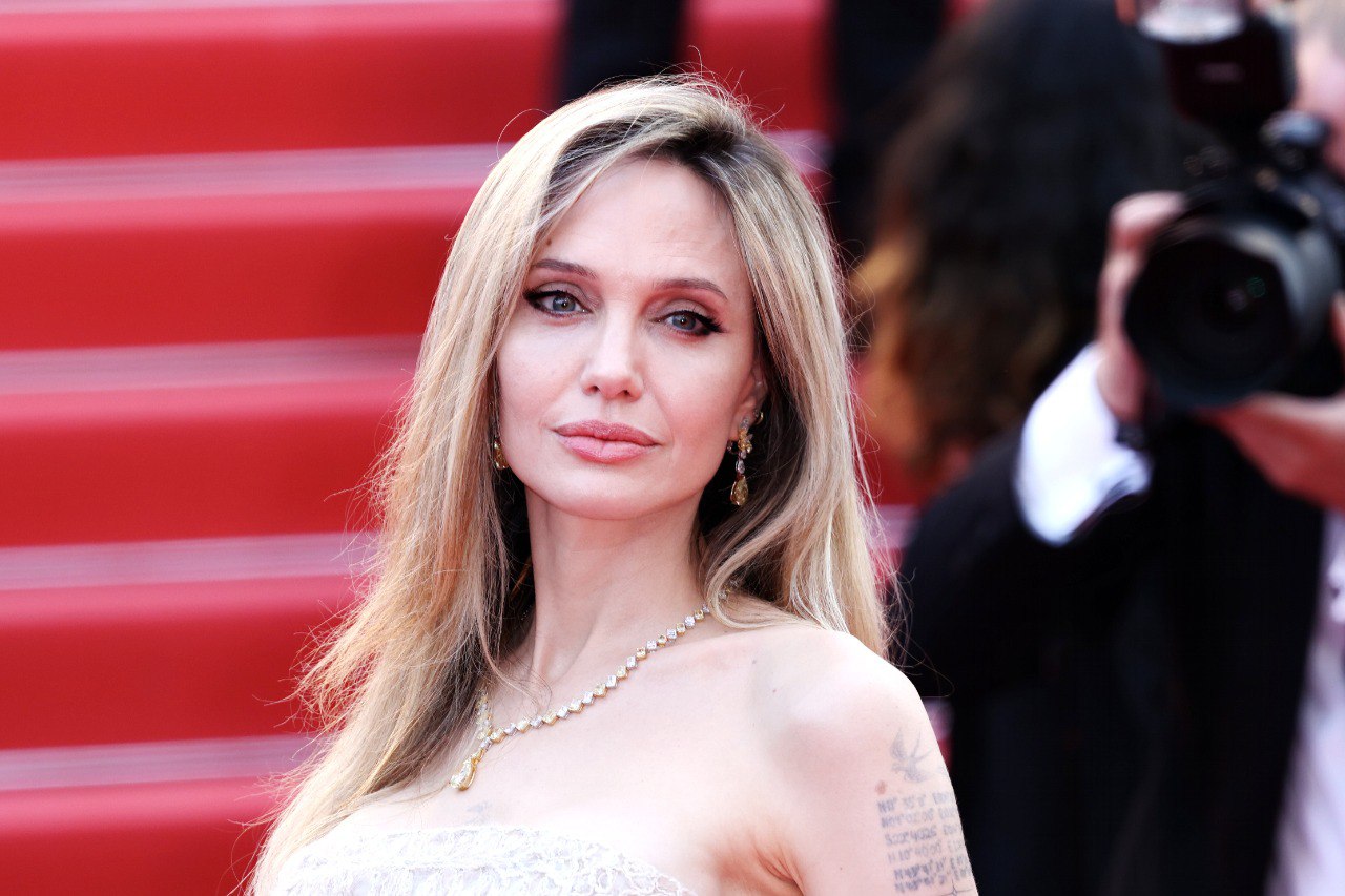 Анджелине Джоли - 50: громкий развод, приемные дети, яркие образы