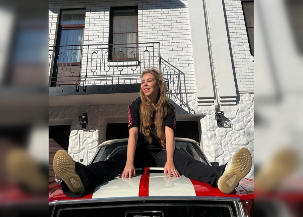 Мустанг 1968 года, конюшня, пляж: как живет племянница Максима Галкина*