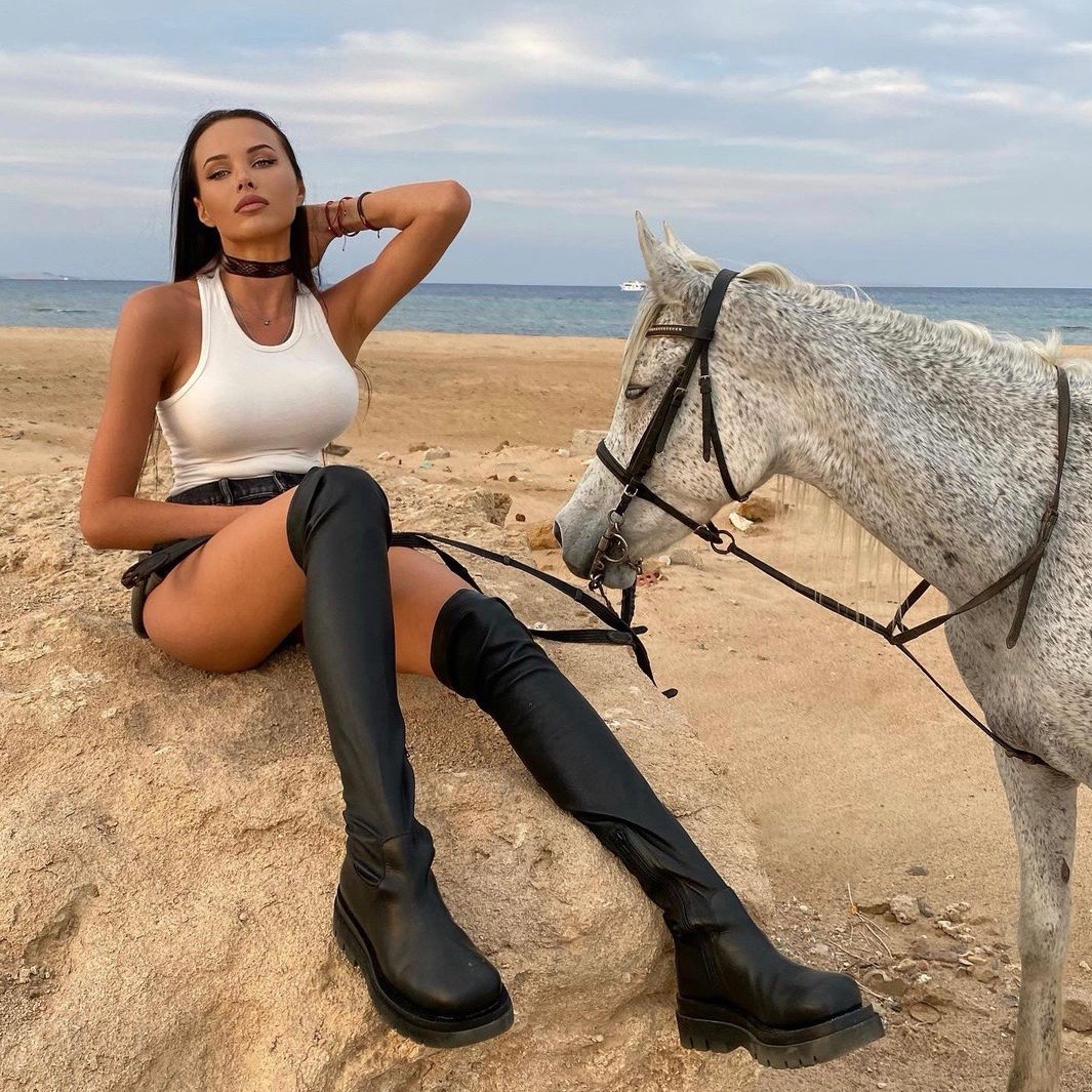 Обувь с претензией: носим ботфорты, как Решетова, Собчак, Бородина и другие