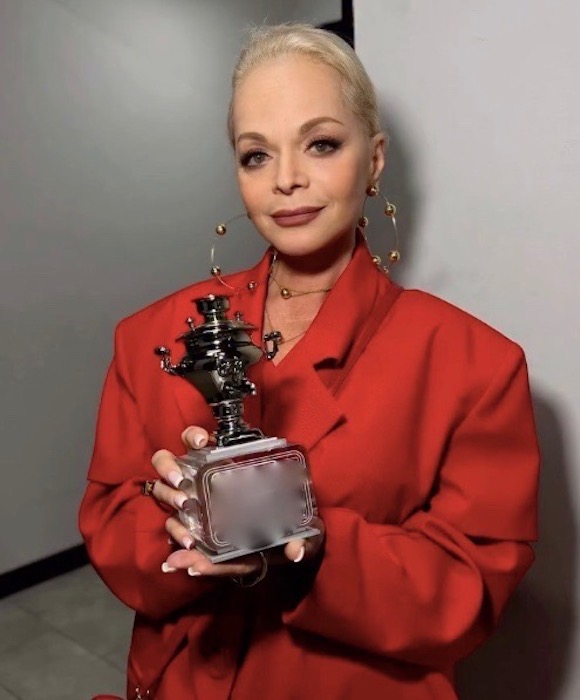 Жасмин с дочерью, Плетнева в наклейках, Долина вне времени: кадры музыкальной премии