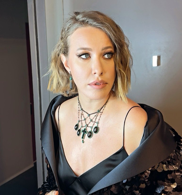 Собчак открыла планы на год, Лобода разделась на Бали, Галич встала на доску: фотообзор недели