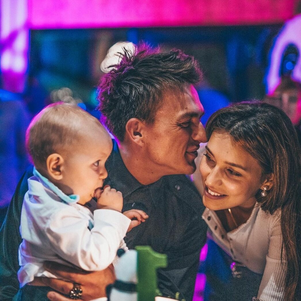 Влад Топалов и Регина Тодоренко с сыном