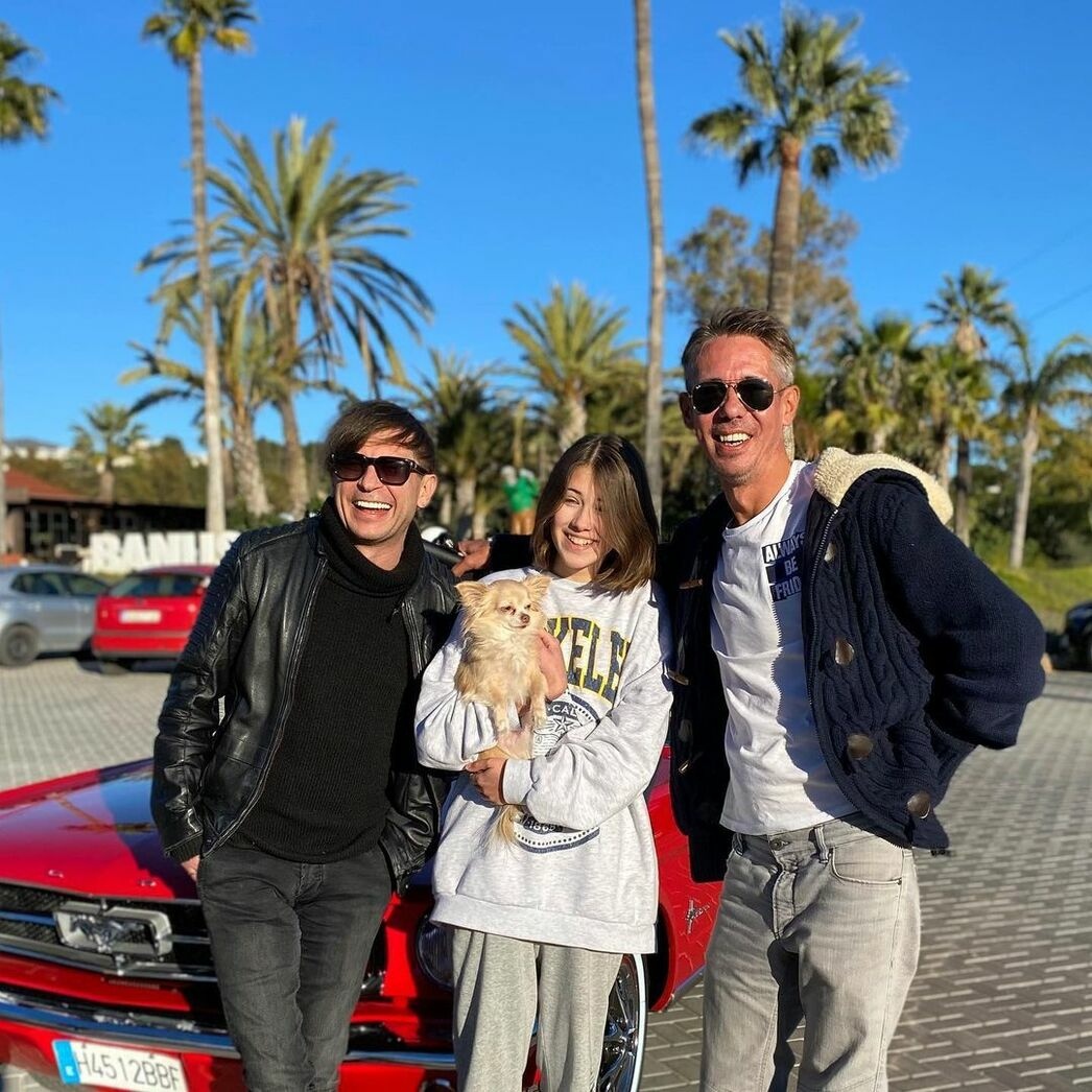 Алексей Панин с дочерью Анной и солистом группы "Би-2"