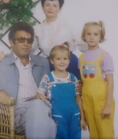 Ольга и Анна Бузовы с мамой и папой