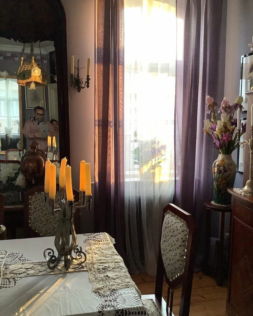 Историк моды Александр Васильев поделился фото своей квартиры в прибалтийском Зеленоградске