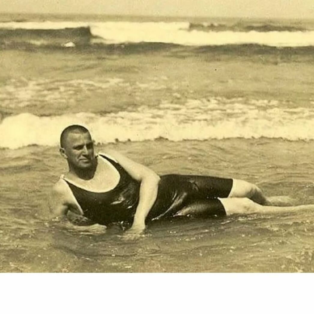 Стас Садальский опубликовал портрет поэта Владимира Маяковского и его стихи на актуальную тему