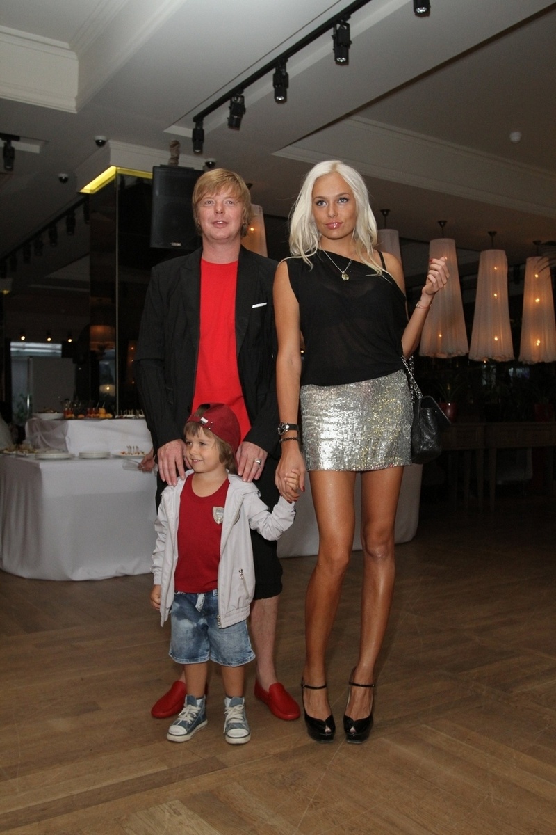 Андрей Григорьев-Аполлонов с супругой Мариной и сыном