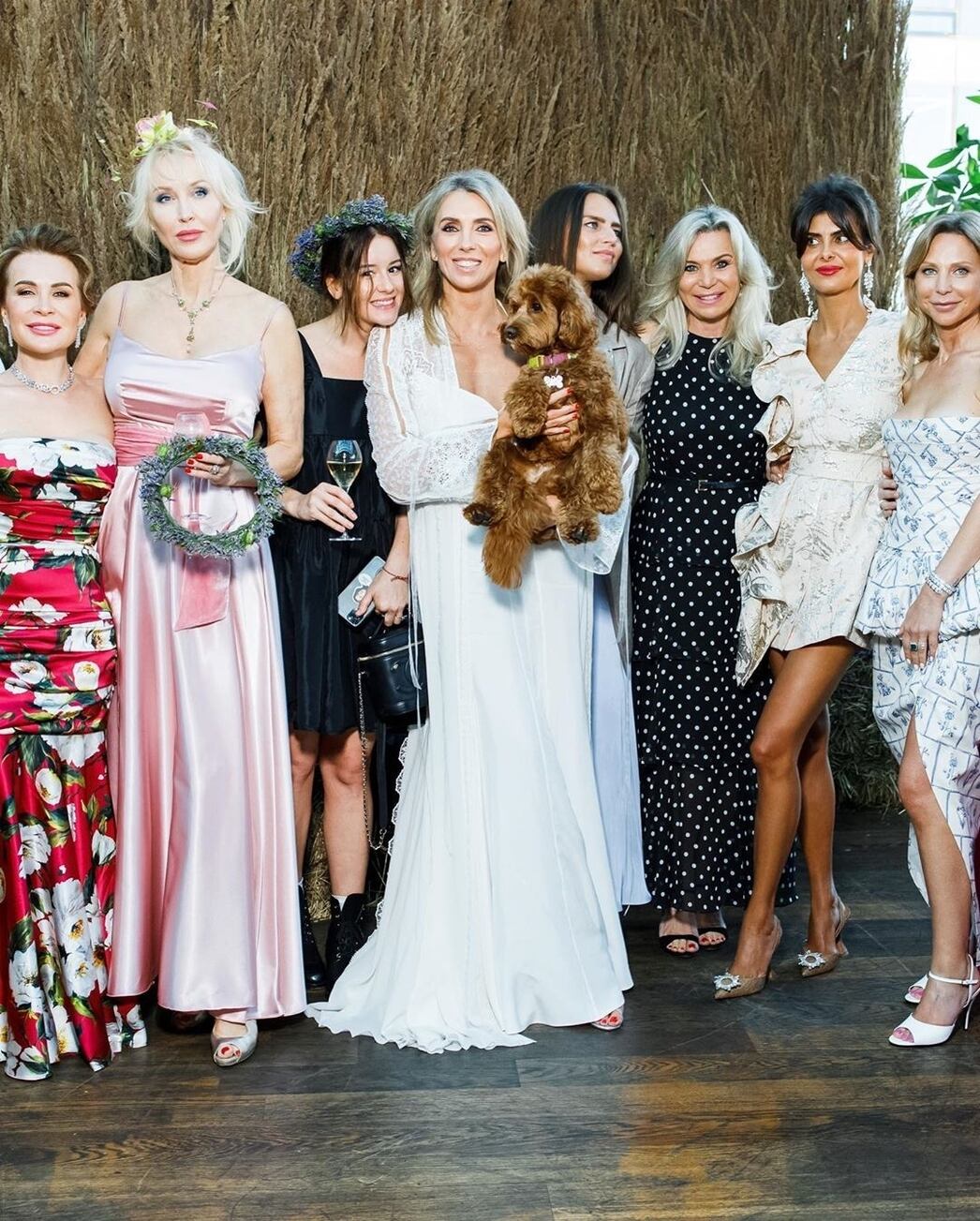 Светлана Бондарчук держит на руках лабрадудля Фанни