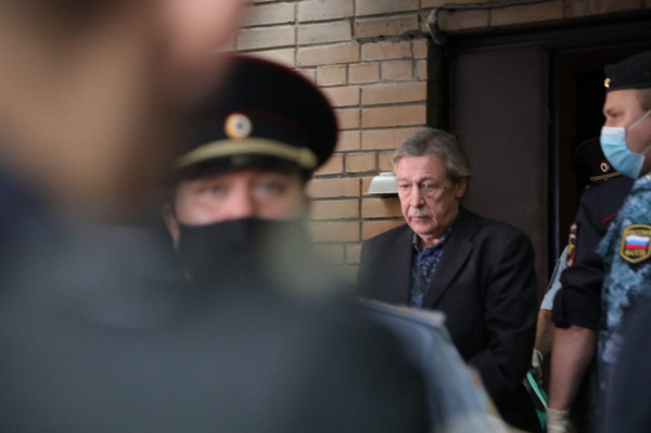 Михаила Ефремова осудили на 8 лет колонии общего режима