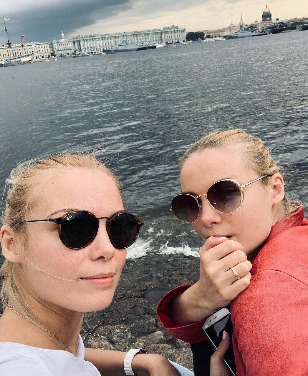 Татьяна Арнтгольц с сестрой-близнецом Ольгой