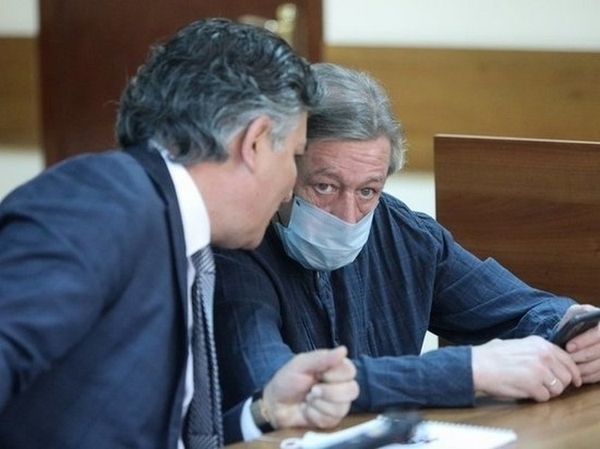 Михаил Ефремов и адвокат Эльман Пашаев