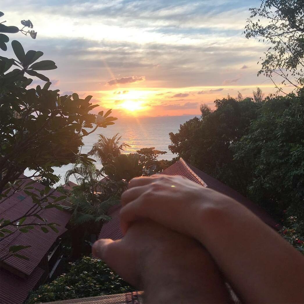 "С Новым годом, планета!" - поздравляли влюбленные поклонников в 2019 году