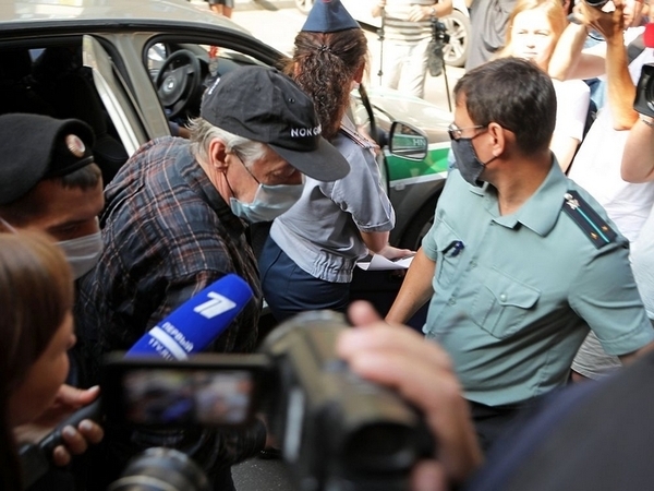 Актёр Михаил Ефремов приехал в суд