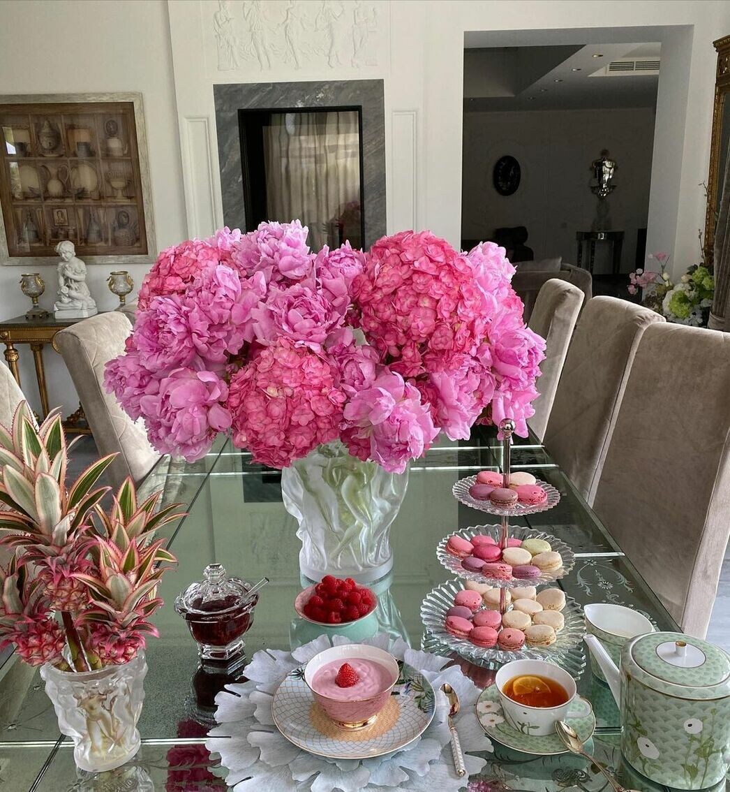 Продюсер Яна Рудковская даже завтраки сервирует блестяще