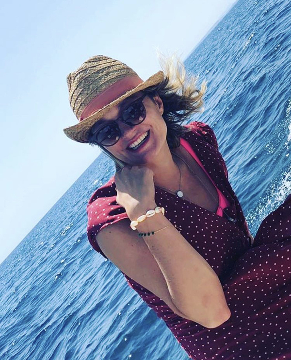 Надежда Михалкова в соломенной шляпе